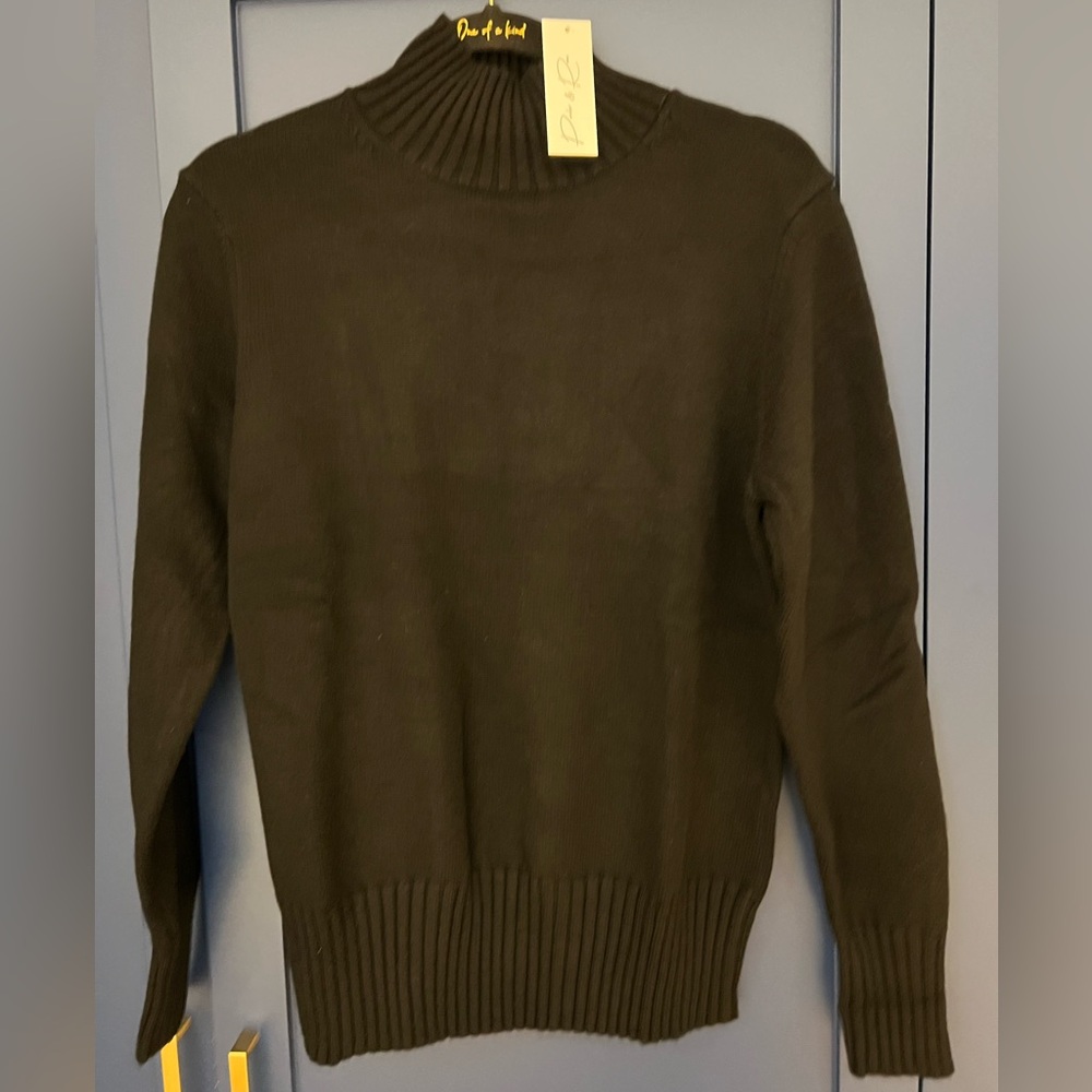 Parker & Rowe Women's Black Boxy Sweater size medium.